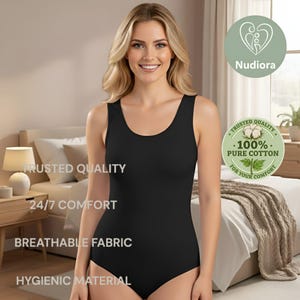 Puede incluir: Un body negro sin mangas con el texto "Trusted Quality", "24/7 Comfort", "Breathable Fabric" y "Hygienic Material". El body tiene cuello redondo y está hecho de 100% algodón puro.