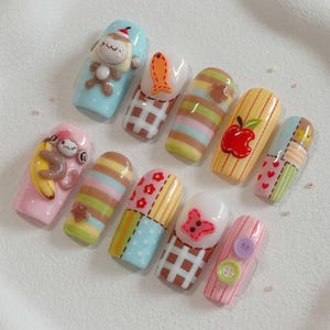 Chiikawa Ukiuki Affen Nägel - Kawaii Affe Pyjama Party - Handgefertigte 3D Affen, Apfel & Patchwork wiederverwendbare Nägel