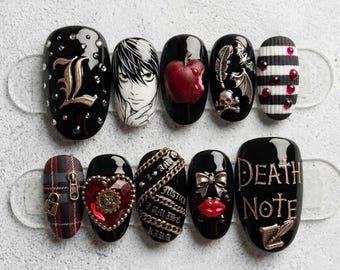 May include: A set of ten black acrylic nails with various designs. The designs include a gold letter "L", a manga character, a red apple, a skull, stripes, a plaid pattern, a heart, chains, a bow, and the words "DEATH NOTE".
