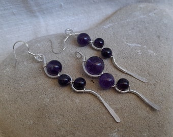 Lila Einfädler-Ohrringe und Anhänger-Set, Silber-Edelstein-Einfädler, Mehrstein-Ohrringe, Amethyst-Stab-Ohrringe, Amethyst-Set von Magyartist