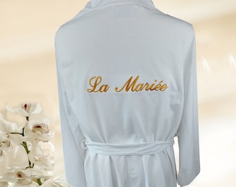 Peignoirs blanc pour l'equippe de la Fête de la mariage.  Robes La Mariée, demoiselle d'honneur, La Tèmoin