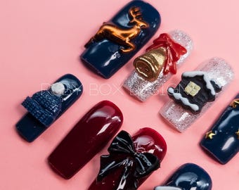 Uñas postizas navideñas 3D hechas a mano: cabaña, reno, estrellas brillantes