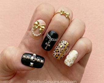 Juego de uñas postizas Goth Glam con calavera, leopardo y perlas