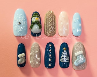 Uñas postizas de cristal azul hielo – Juego de uñas de lujo con diseño de líneas plateadas metálicas y pedrería