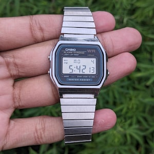 Vintage Casio A159w digitalklocka, väckarklocka, litiumbatteri tillverkat i Japan