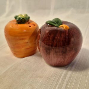 Salt & Pepper Shaker Set Ceramic Apple and Carrot Vintage