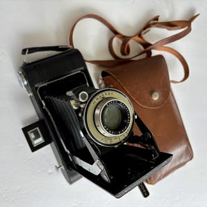 Appareil photo argentique Kodak Vigilant Six-16, appareil photo pliant vintage avec étui de transport en cuir, appareil photo à soufflet, photographie rétro