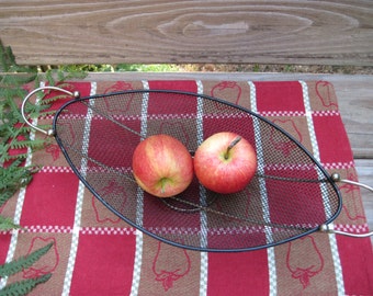 Black Metal Mesh & Brass Oval Bread Basket, Mid Century Fruit Basket, Vintage retro design basket, Metal Basket