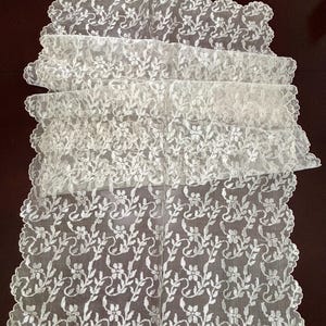 Vintage Ivory Organza Langer Schal Rechteckig mit Floral & Ranken Motiv Ausgebossen