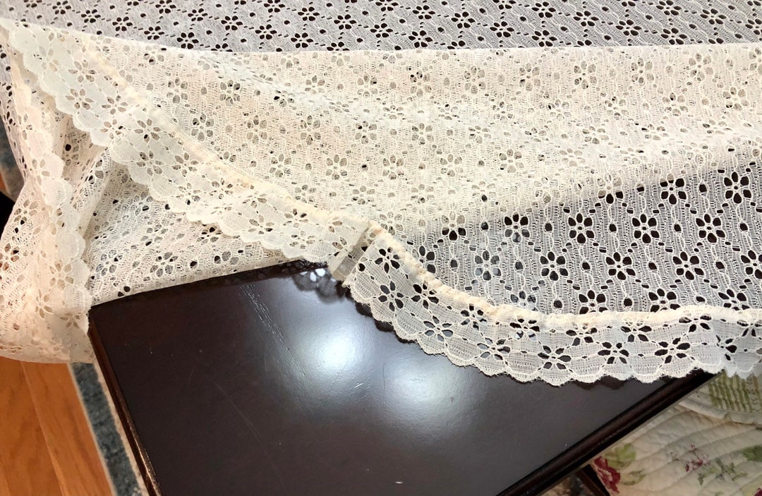 Cream Lace Tablecloth, Oval Shape, Daisy Pattern, Ruffle Trim 60 X 80, Country Chic, Vintage
