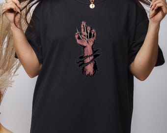 Werewolf Hand Graphic T-Shirt: Spooky Halloween Tee