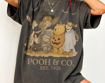 Camiseta vintage de Halloween de Winnie the Pooh de Disney, camiseta de Pooh and Co. Est. 1926, camiseta de Halloween de Pooh, camiseta de Halloween de Disney