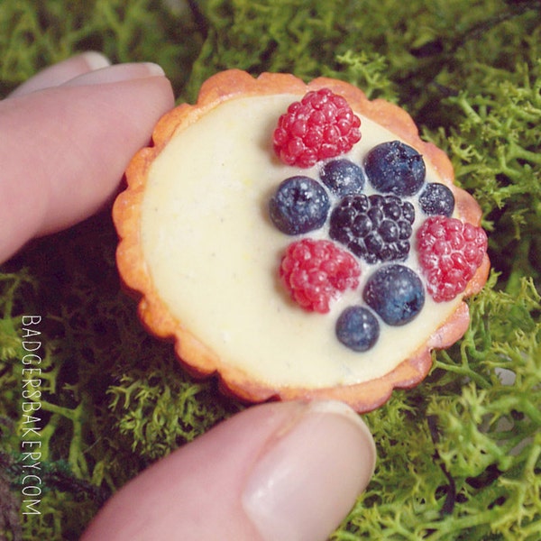 Miniature BERRY TARTLET, Forest Fruit, Doll Food for BJD, Blythe, Minifee, Dollhouse Inchscale, 1/12, 1/6, 1/4, 1/3 Scale