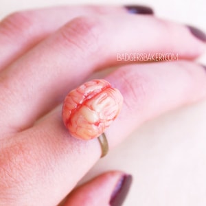 Creepy BRAIN RING, Zombie Jewelry, Realistic Anatomical Jewelry for Halloween