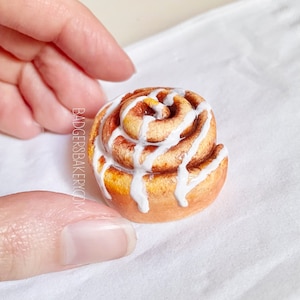 Miniature CINNAMON ROLL from 1/3 to 1/12 scale, Fake Food for Dolls, Mini Pastry for BJD, Blythe, Minifee
