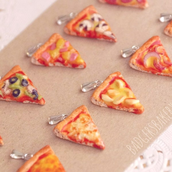 Mini PIZZA CHARM / ANHÄNGER, Miniatur Food Schmuck, Peperoni, vegetarische Pizza Halskette