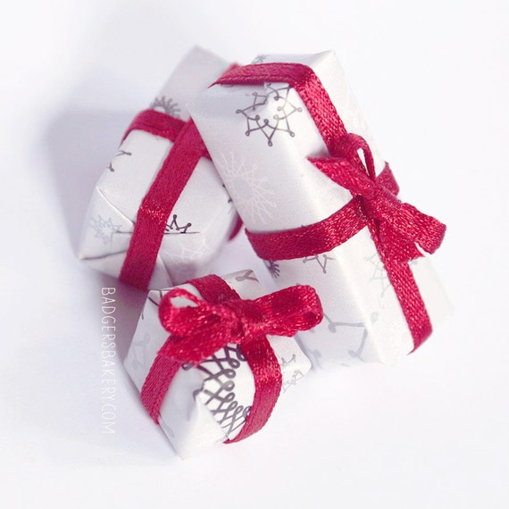 Miniature Gift Wrap Elf Prop Gift Box Miniature Scissors Dollhouse