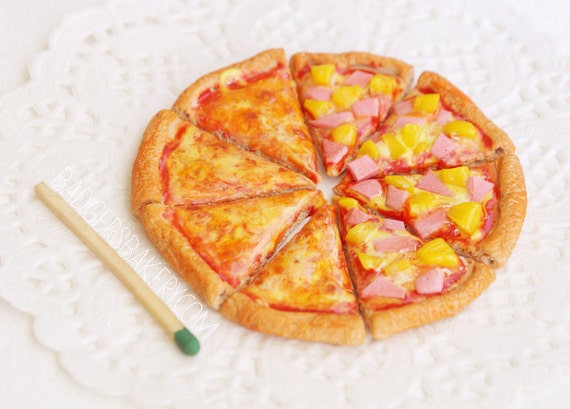 Dollhouse Miniature Whole Pizzia in Pizza Box 1:12 So Realistic Last One