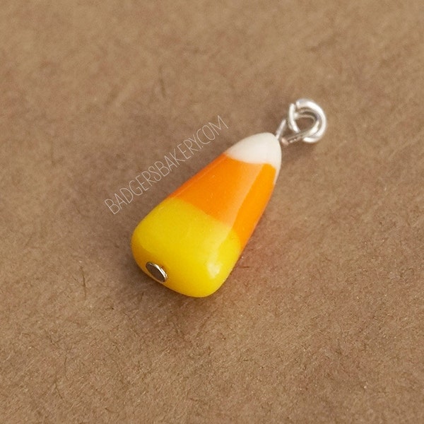 CANDY CORN CHARM ou pendentif, faux bijoux de bonbons, fête d'Halloween