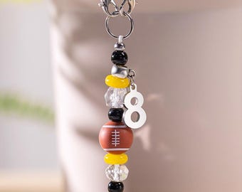 Dije de silicona personalizado para asa de botella de agua con forma de pelota deportiva, hecho a mano, con número personalizado para vaso, regalo de cumpleaños y día del juego para amantes del deporte.