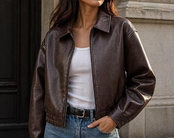 Chaqueta bomber corta de piel auténtica marrón para mujer, estilo motero vintage.