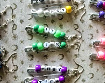 Pendientes de cuentas Kandi con pronombres