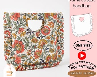 Peut inclure: Un sac à main en tissu avec un motif floral dans des tons corail, jaune et vert sur fond crème. Le sac présente une poignée découpée et des bords à volants. Le texte sur l'image inclut Ruffle cutout handbag, ONE SIZE, STEP BY STEP PHOTOS PDF PATTERN, CONFIDENT BEGINNER et instant download.