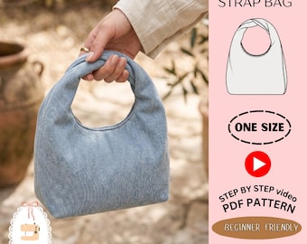 Peut inclure: Un sac bleu clair à texture denim avec une anse torsadée unique. L'image contient le texte : TWISTED STRAP BAG, ONE SIZE, STEP BY STEP video PDF PATTERN, BEGINNER FRIENDLY, instant download, et un logo MINIHANDS LAB avec une machine à coudre.