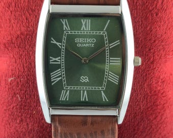 Tank Style Seiko Slim Green Dial Leather Band Men Quartz Wristwatch : Roman Numerals, Rectangle Shape