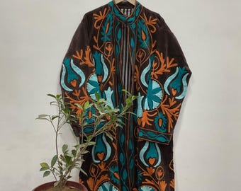 Baumwollsamt bestickter Mantel Suzani lange Jacke Handblumendruck-brauner Mantel.