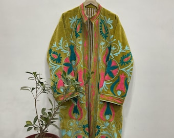 Baumwollsamt bestickter Mantel Suzani lange Jacke Handblumendruck-grüner Mantel.