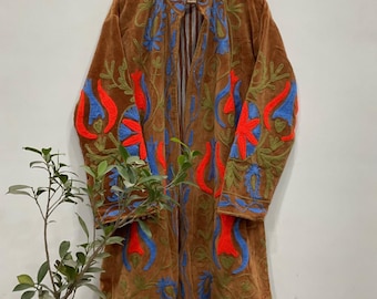 Baumwollsamt handgefertigter gestickter Mantel Suzani lange Jacke Handblumendruck-Mantel.