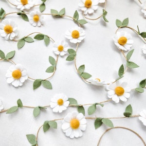Wool Felt Daisy Chain Garland: Custom Color Party Decor Woodland Boho Wall Decor