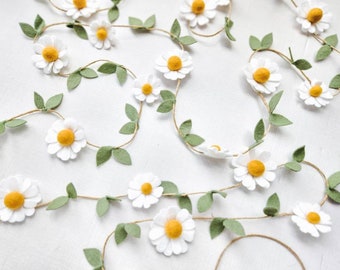 Wolvilt Daisy Chain Garland-Kies je kleur Daisy-Two Groovy/Wild One Party Accessoires-Woodland Party Decor-Daisy Wall Decor