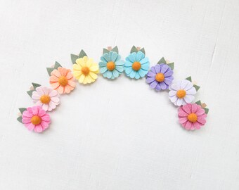 Wool Felt Daisy Decorative Clothespins- Choose from 40 Colors- Daisy Artwork Display- Milestone Photo Display- Daisy Wall Decor- Boho Party