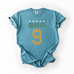 T-shirt personnalisé avec numéro de soutien-gorge de football du Brésil, chemise personnalisée de style maillot de football brésilien, cadeau de fan du Brésil numéro personnalisé image 11