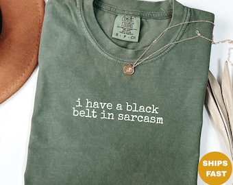 Sarkasmus schwarzer Gürtel Shirt, lustiges sarkastisches T-Shirt Frauen, Komfort Farben Humor Shirt, freches Zitat Shirt, lustiges Geschenk für sie, witziger Sarkasmus-Liebhaber Shirt