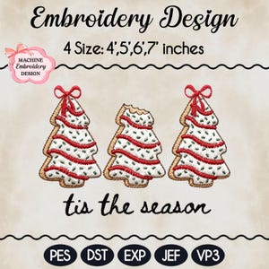 Könnte beinhalten: Stickdesign mit drei Weihnachtsbaum-Keks-Designs. Die Kekse sind weiß mit roten und grünen Streuseln und roten Schleifen. Der Text "tis the season" steht darunter. Erhältlich in den Größen 10, 12, 15 und 18 cm.