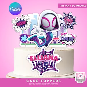 Puede incluir: Una tarta blanca decorada con adornos para tarta con temática de Spider-Gwen. Los adornos incluyen una figura de Spider-Gwen, telarañas y bocadillos de estilo cómic con las palabras "BAM!" y "OMG!". La tarta es para un 5º cumpleaños y tiene el nombre "Elliana".