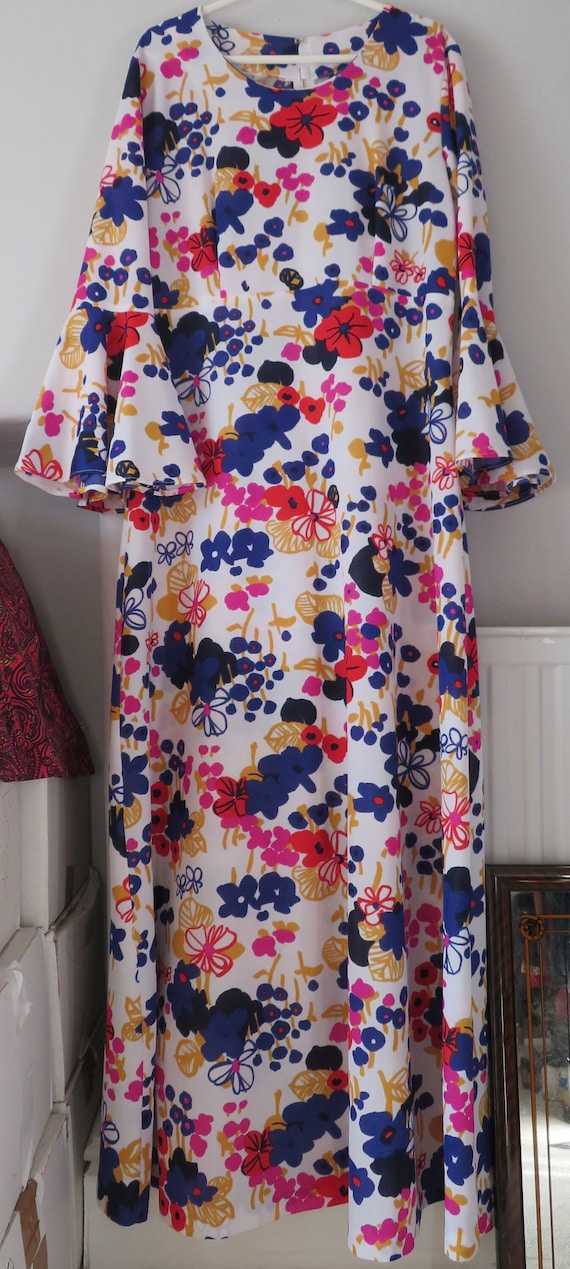 Vintage original 1970s floral print maxi dress wit