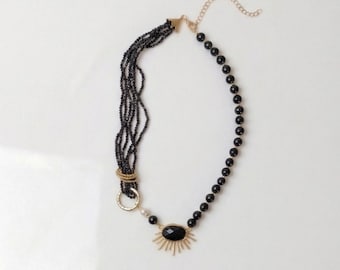 Collar con colgante asimétrico de cristal negro en forma de sol, hecho a mano, de latón chapado en oro y estilo bohemio.