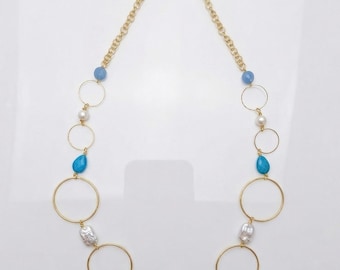 Collar de aro chapado en oro, perla Majorica, joyería geométrica llamativa de cristal azul