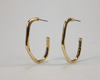 Pendientes de aro de latón chapado en oro hechos a mano – Joyería minimalista moderna