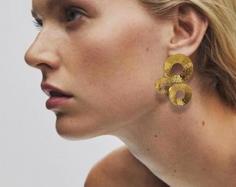 Pendientes colgantes de círculo dorado / Joyería geométrica de latón con estilo