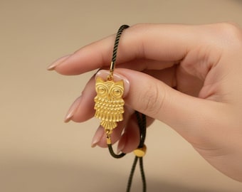 Pulseira ajustável artesanal com pingente de coruja – Latão banhado a ouro – Pulseira com cordão verde-oliva para mulheres