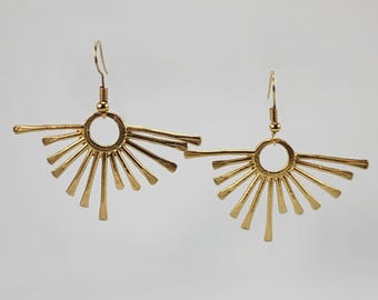 Pendientes de abanico con rayos de sol dorados • Joyería geométrica Art Déco