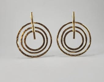 Pendientes de círculos concéntricos de latón chapado en oro / Joyería geométrica moderna