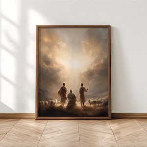Puede incluir: Impresión enmarcada que representa a tres figuras con túnicas, posiblemente pastores, mirando hacia una luz brillante en el cielo. Ovejas pastan en primer plano. La obra de arte está ambientada en un paisaje con un cielo dramático y nublado.