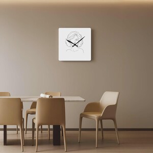 Reloj de pared acrílico de Brigitte Bardot, retrato artístico de línea moderna, decoración del hogar contemporánea, elegante y chic, idea de regalo para ella imagen 3