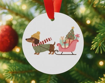 Adorno navideño de perro salchicha, regalo para amantes de los perros, trineo festivo, decoración acrílica para árboles navideños y entusiastas de las mascotas, con cinta
